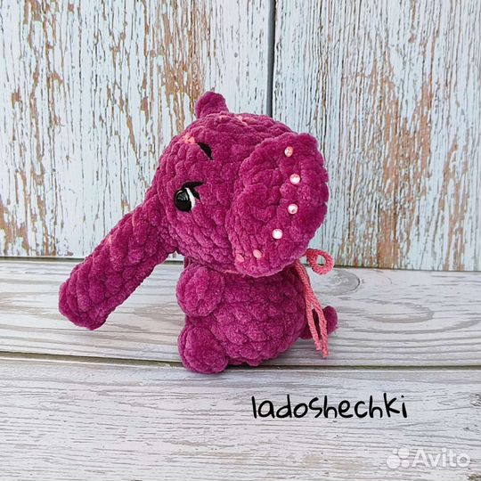 Вязаная игрушка брелок слоник
