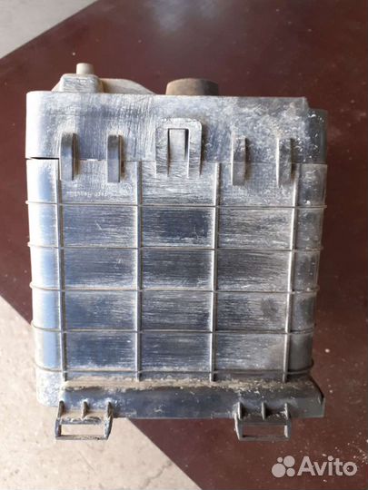 Подставка под аккумулятор Фольксваген Гольф 5 плюс