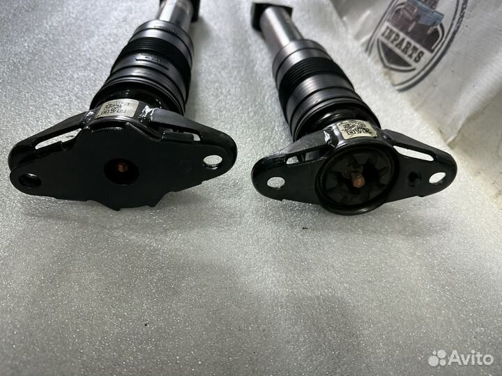 Амортизатор задний Jeep Grand Cherokee wk2