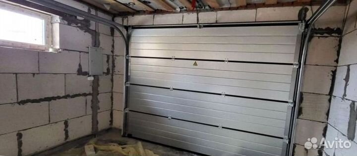 Секционные ворота