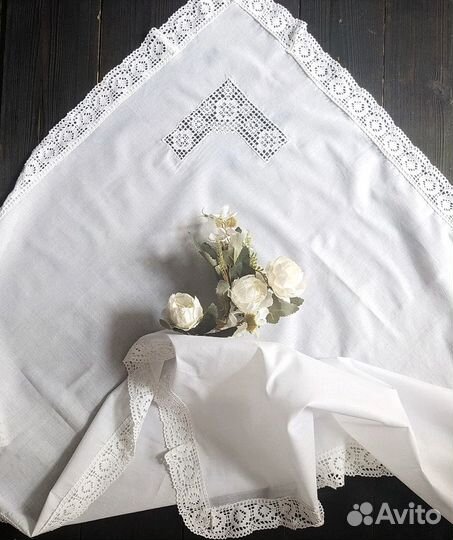 Пеленка-уголок на выписку,крещение, ручная вышивка