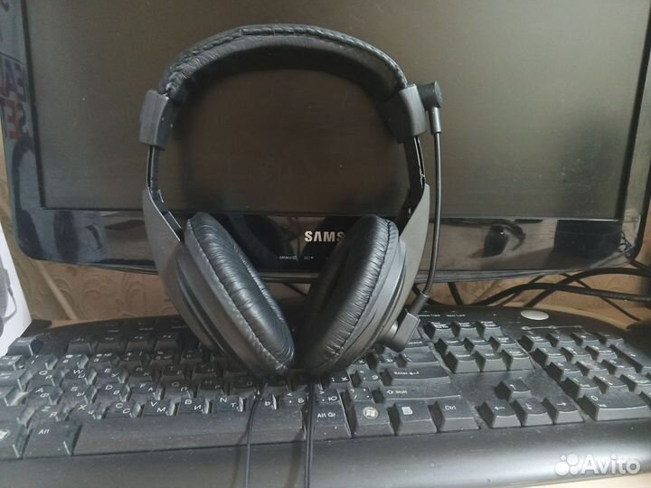 Наушники с микрофоном