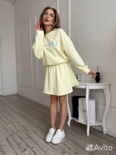 Костюм женский с юбкой