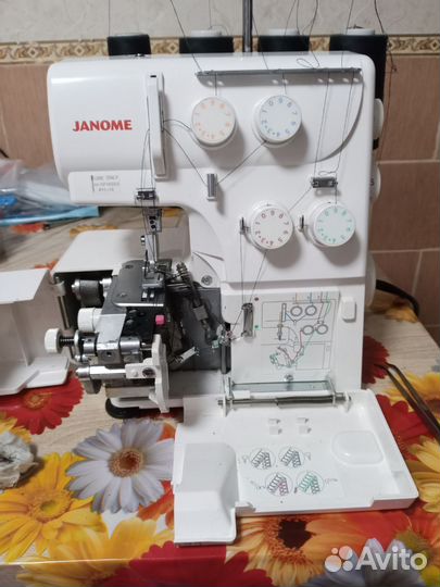 Оверлок Janome 210d