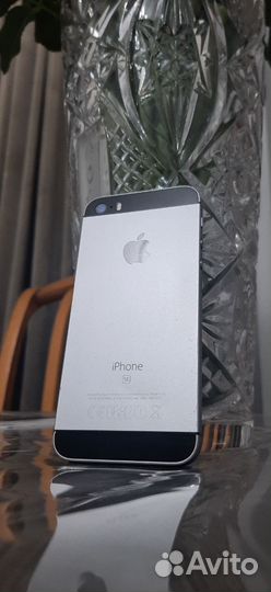 Телефон iPhone SE 2015