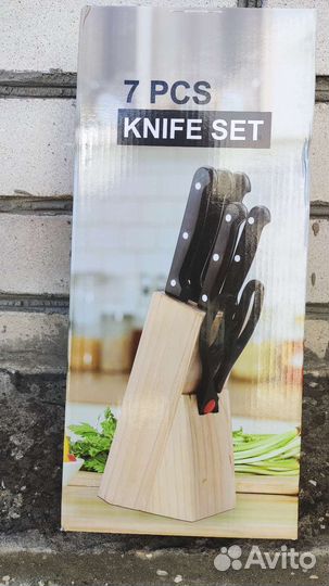 Набор кухонных ножей с подставкой. Абсолютно новый