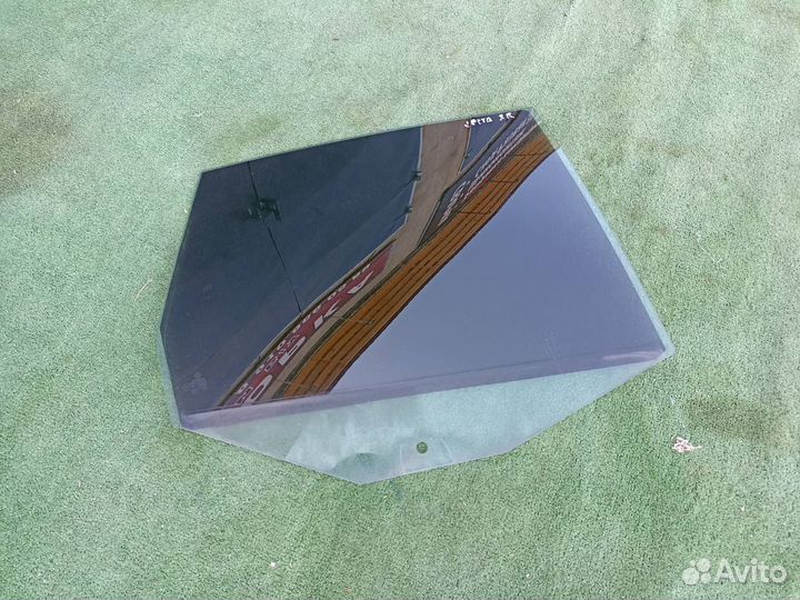 Стекло дверное заднее правое Volkswagen Jetta