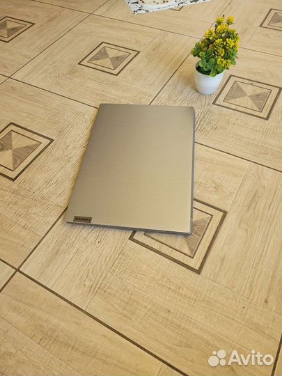 Новенький 2022г. Athlon Silver. 8GB/SSD/15,6