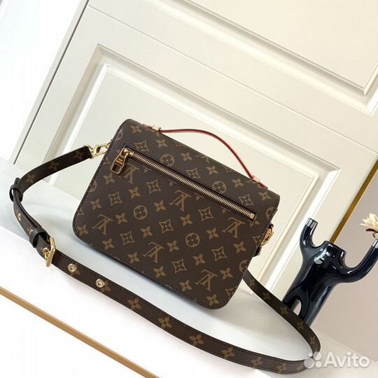 Louis Vuitton Pochette Metis Monogram в разных рас