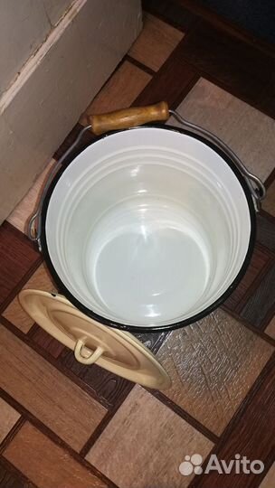 Ведро с крышкой