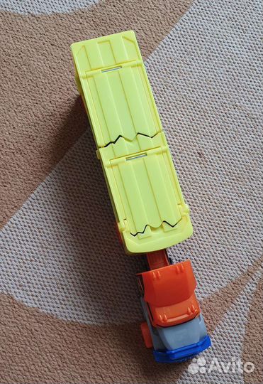 Hot Wheels крушащий грузовик