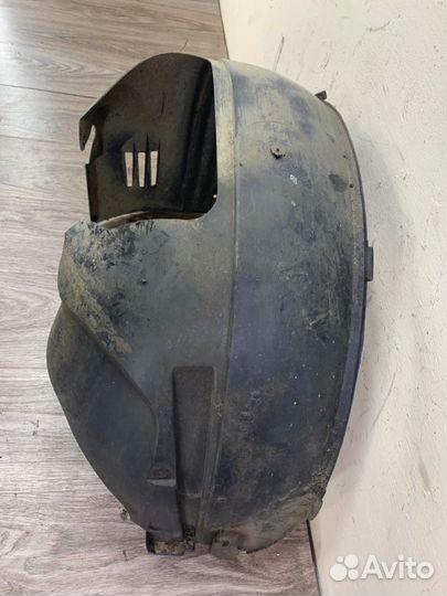 Подкрылок передний правый Ford Fiesta хетчбэк 3-Х