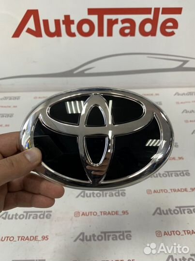 Эмблема(знак) toyota camry v70 75 передняя