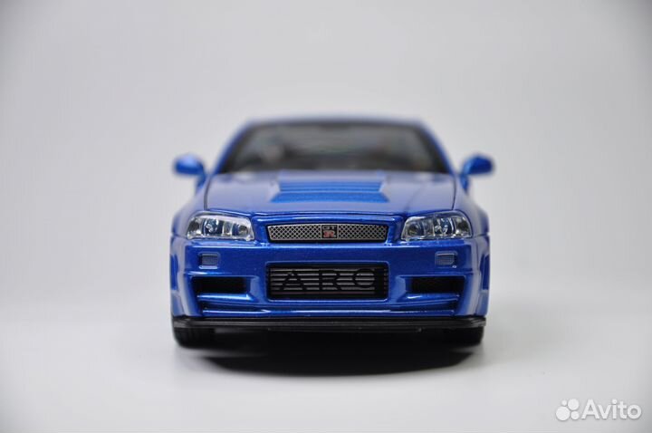 Модель авто Nissan Skyline GT-R R34 1:32 меатлл