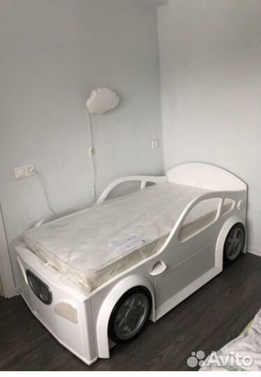 Детская кровать машина из дерева