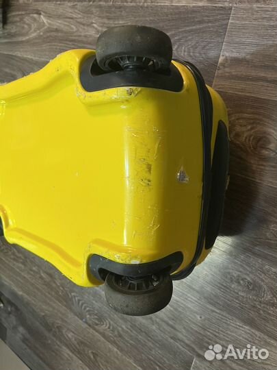 Чемодан на колесах детский