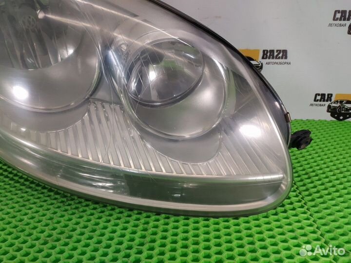 Фара правая R Volkswagen Jetta