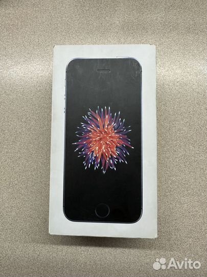 Коробка от iPhone SE 32 gb черный