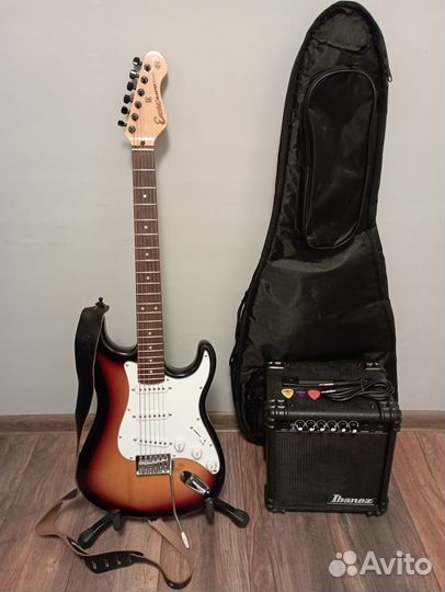 Электрогитара Stratocaster+комбик Ibanez