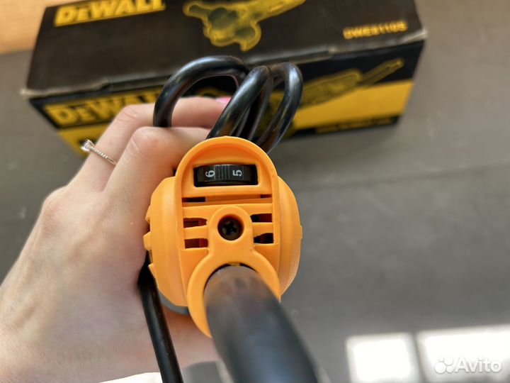 Ушм болгарка 125 с регулятором оборотов dewalt