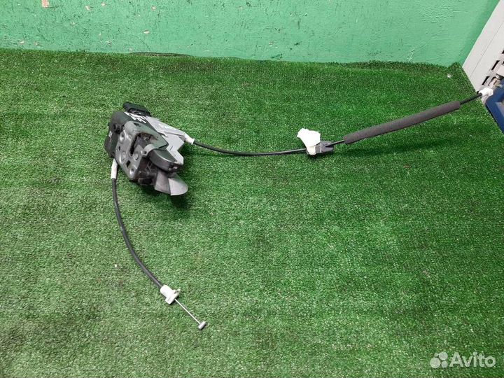 Замок двери передней правой Peugeot 3008 2010