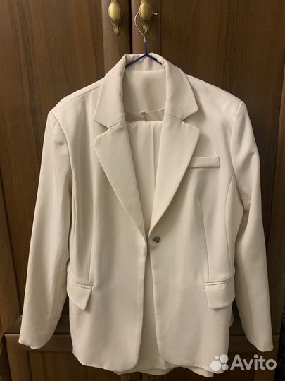 Костюм брючный белый 46 48