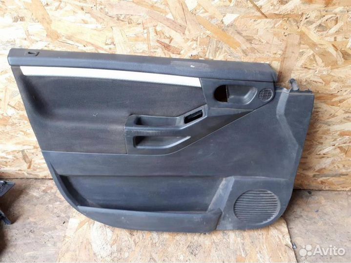 Обшивка двери передней левой Opel Meriva A 2003-2