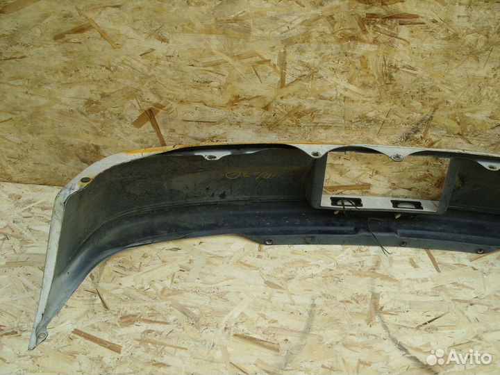 Бампер задний Toyota Starlet P80P81P82P85 Белыйцар