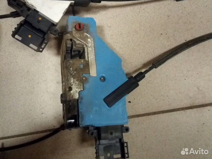 Замок двери задней левый Citroen C4 Peugeot 207