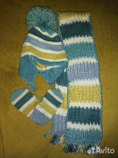Вязаный комплект (шапочка, шарф, варежки)