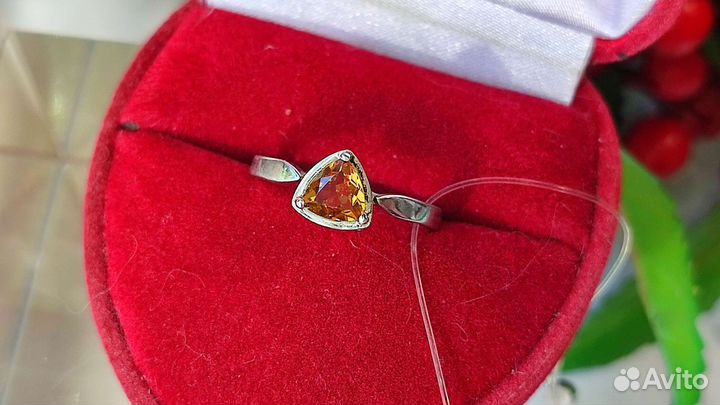 Кольцо с султанитом 6 мм 0,89ct., 17 р-р, 925