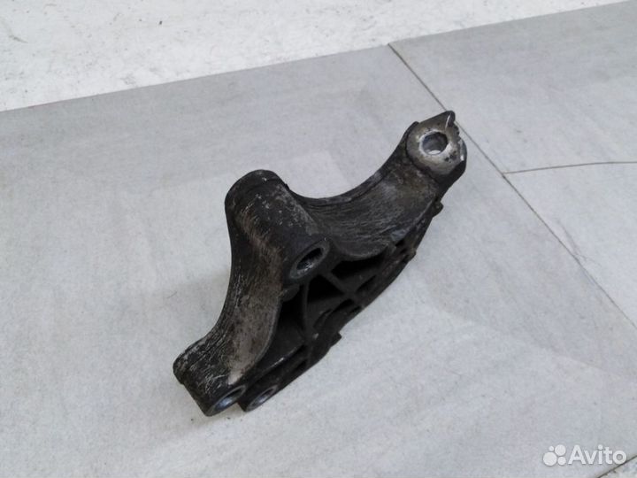Кронштейн двигателя Мазда