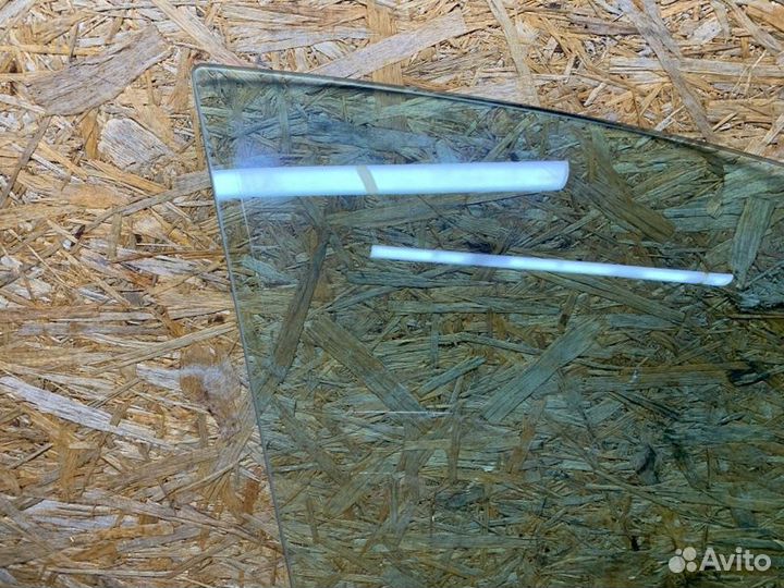 Стекло двери переднее левое Mercedes-Benz