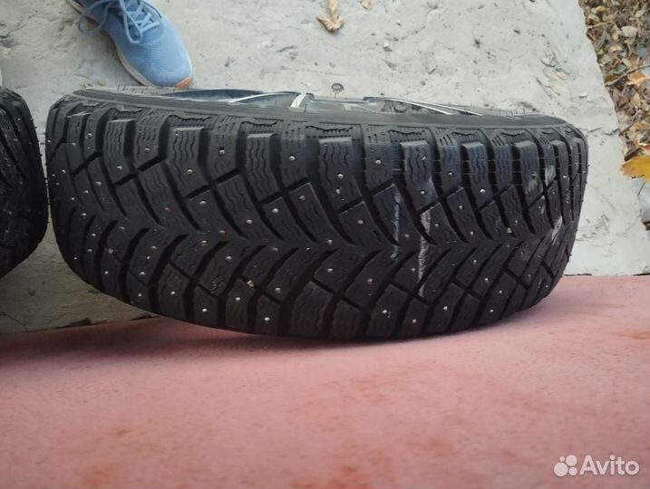 Michelin X-Ice North 4 185/65 R15