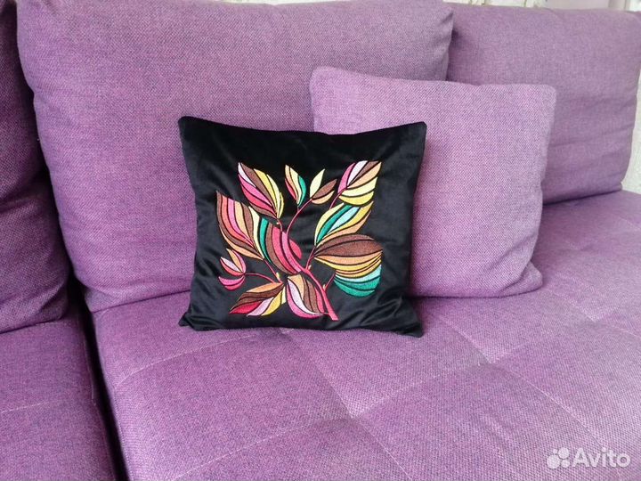 Декоративные подушки с вышивкой