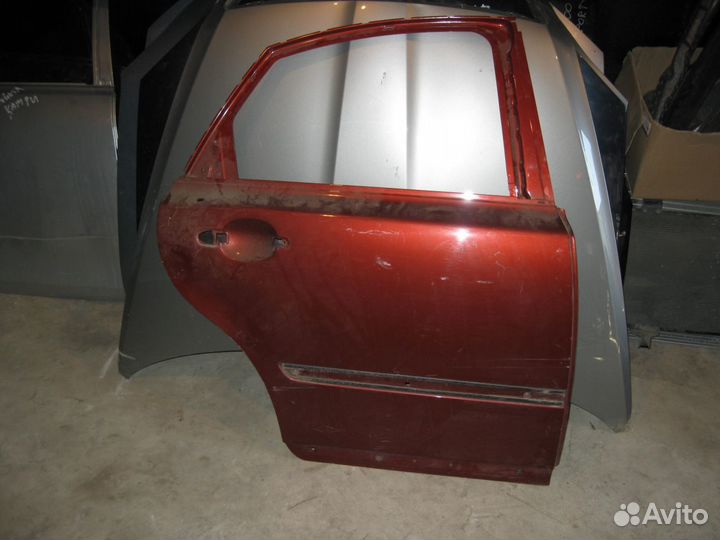 Дверь задняя правая Volvo S40