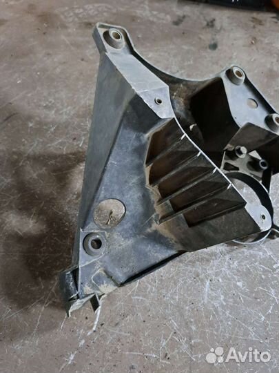 Кронштейн расширительного бачка на BMW E53