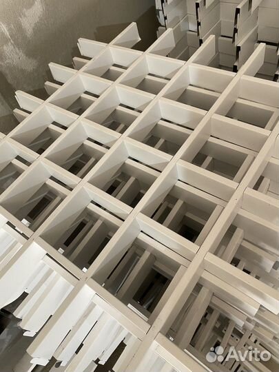 Потолок грильято белый 100х100 б/у