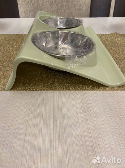 Миски для собак или кошек на подставке