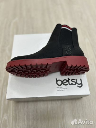 Ботинки размер 38