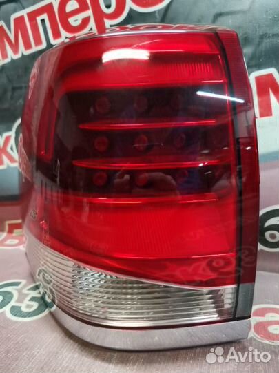 Фонарь задний левый Toyota Land Cruiser