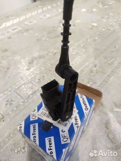 Датчик высоты подвески передний правый Дискавери 3