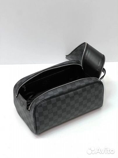 Несессер Louis Vuitton Dopp Kit