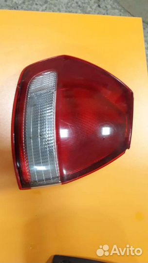 Стоп сигнал задний левый nissan wingroad Y11