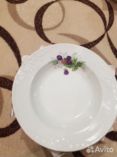 Фарфоровая тарелка