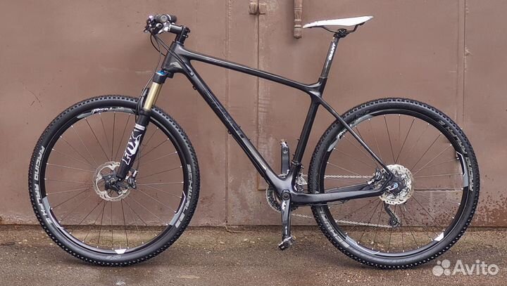 Карбоновый велосипед Giant 27.5 (FOX, на осях)