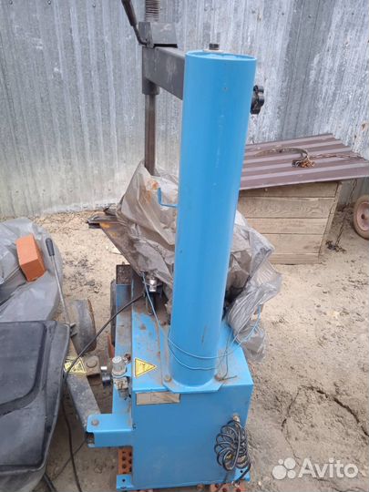 Разбортовочный станок шиномонтажный