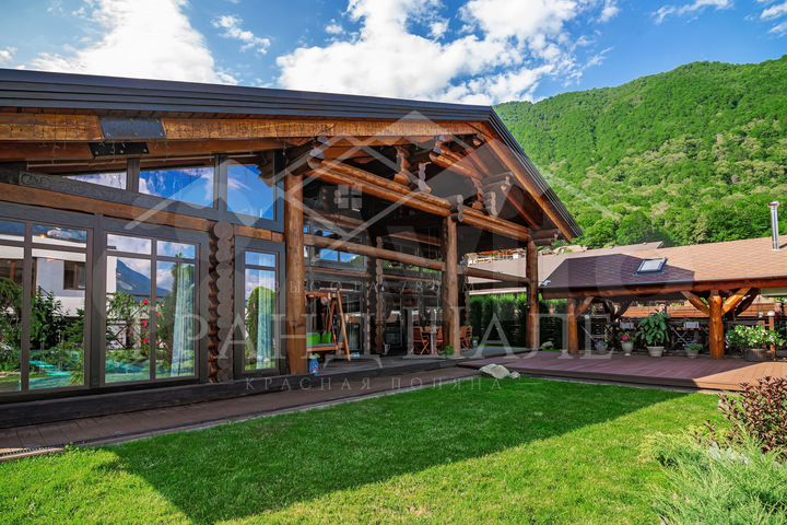 Дом 520 м² на участке 8 сот.