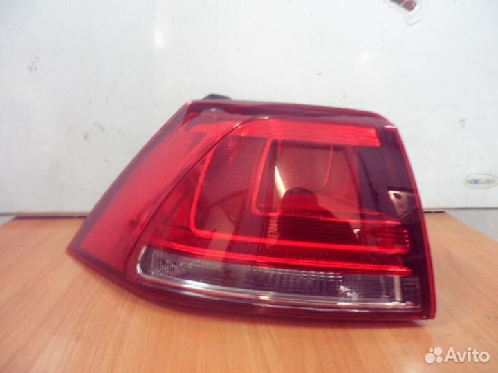 Фонарь задний наружный левый VW Golf VII
