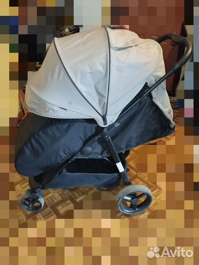 Продам прогулочную коляску